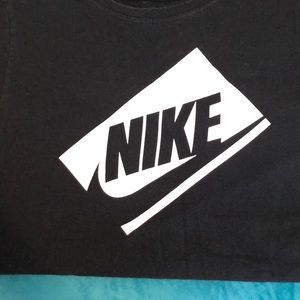 girl shirt sleeve black nike shirt